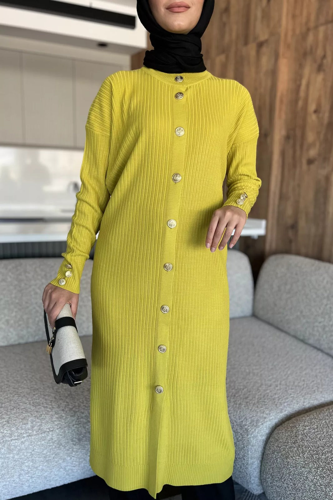 Gold Düğmeli Kendinden Çizgi Desenli Tesettür Triko Hırka