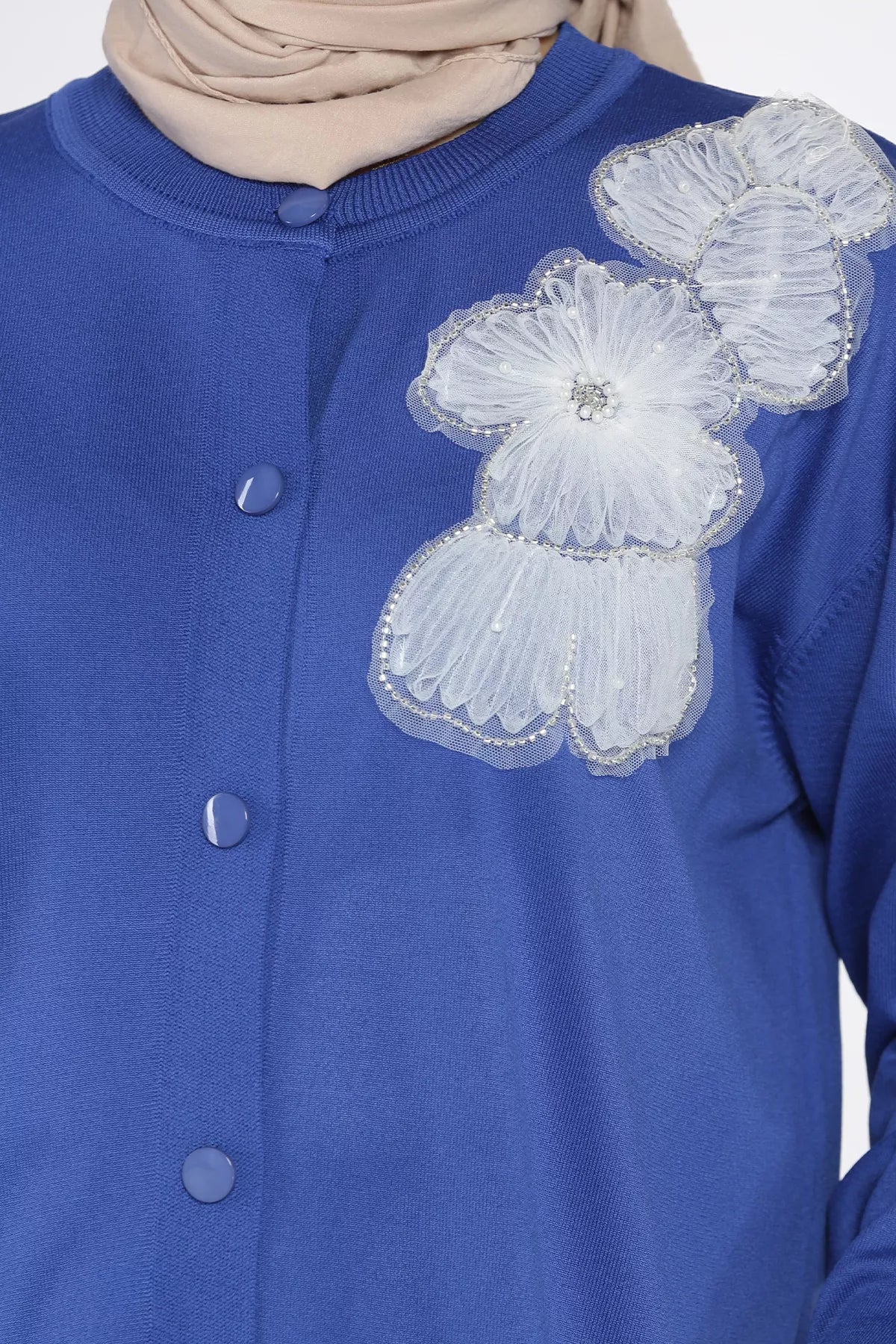 Çiçek Figürlü Ön Düğmeli Tesettür Triko Hırka