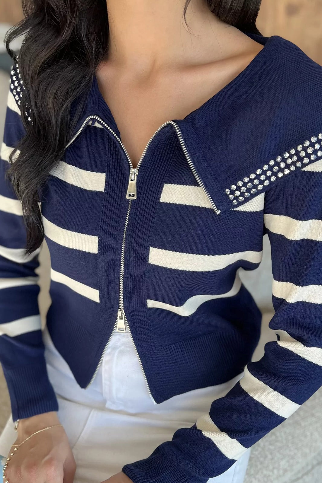 Yaka Detaylı Çizgili Triko Hırka