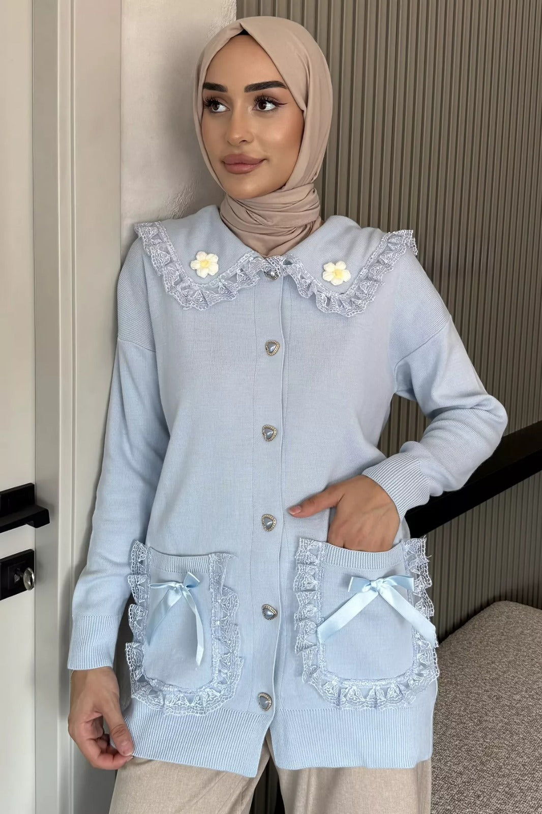 Papatya Figürlü Fistolu Tesettür Triko Hırka