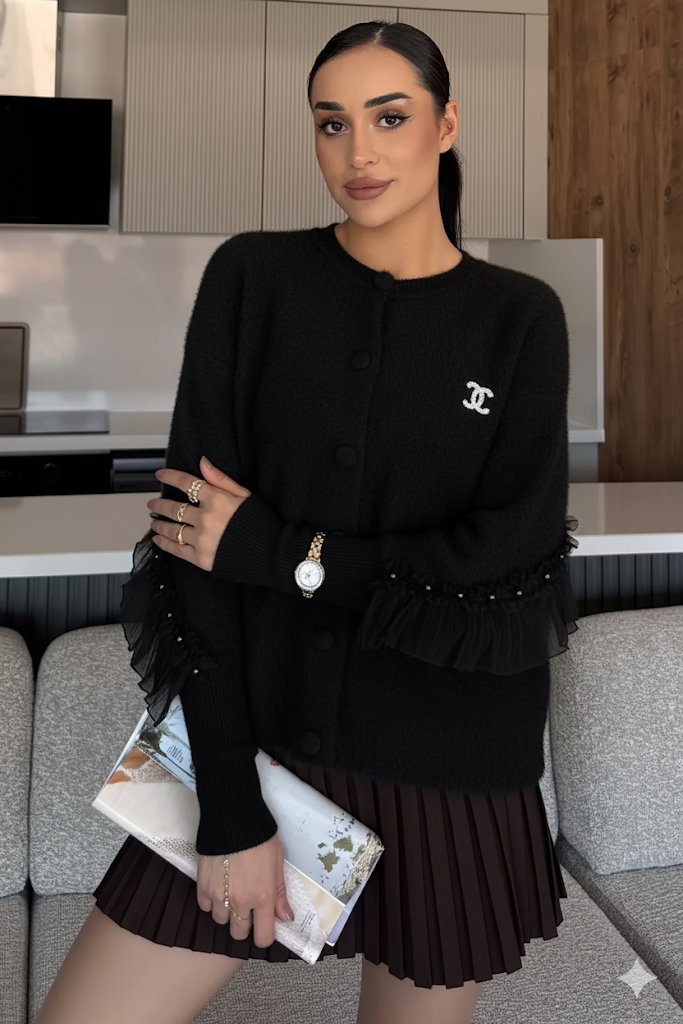 Kadın Broş Detaylı Sırt Fistolu Yumoş Triko Ceket