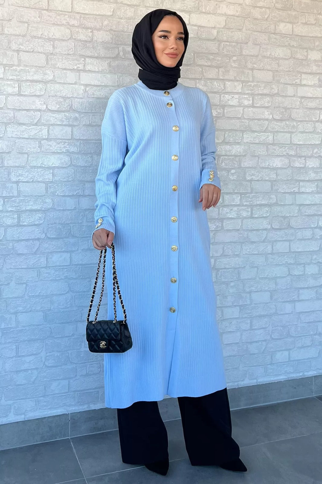 Gold Düğmeli Kendinden Çizgi Desenli Tesettür Triko Hırka