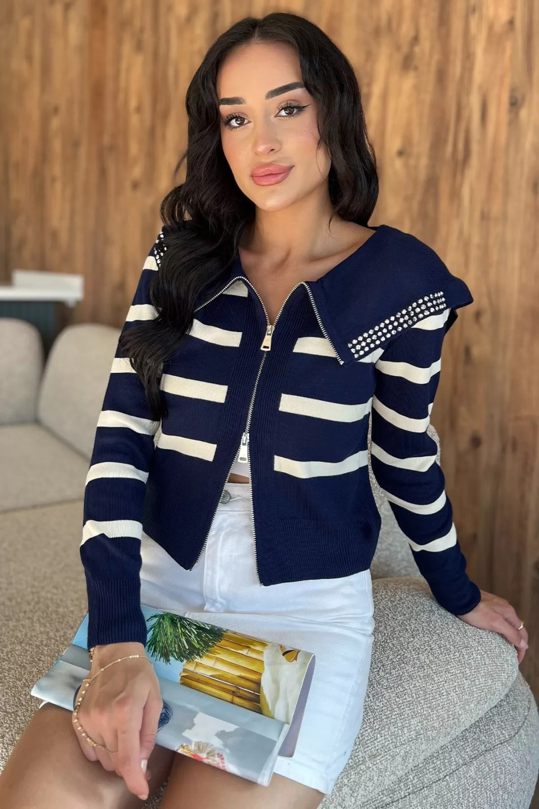 Yaka Detaylı Çizgili Triko Hırka