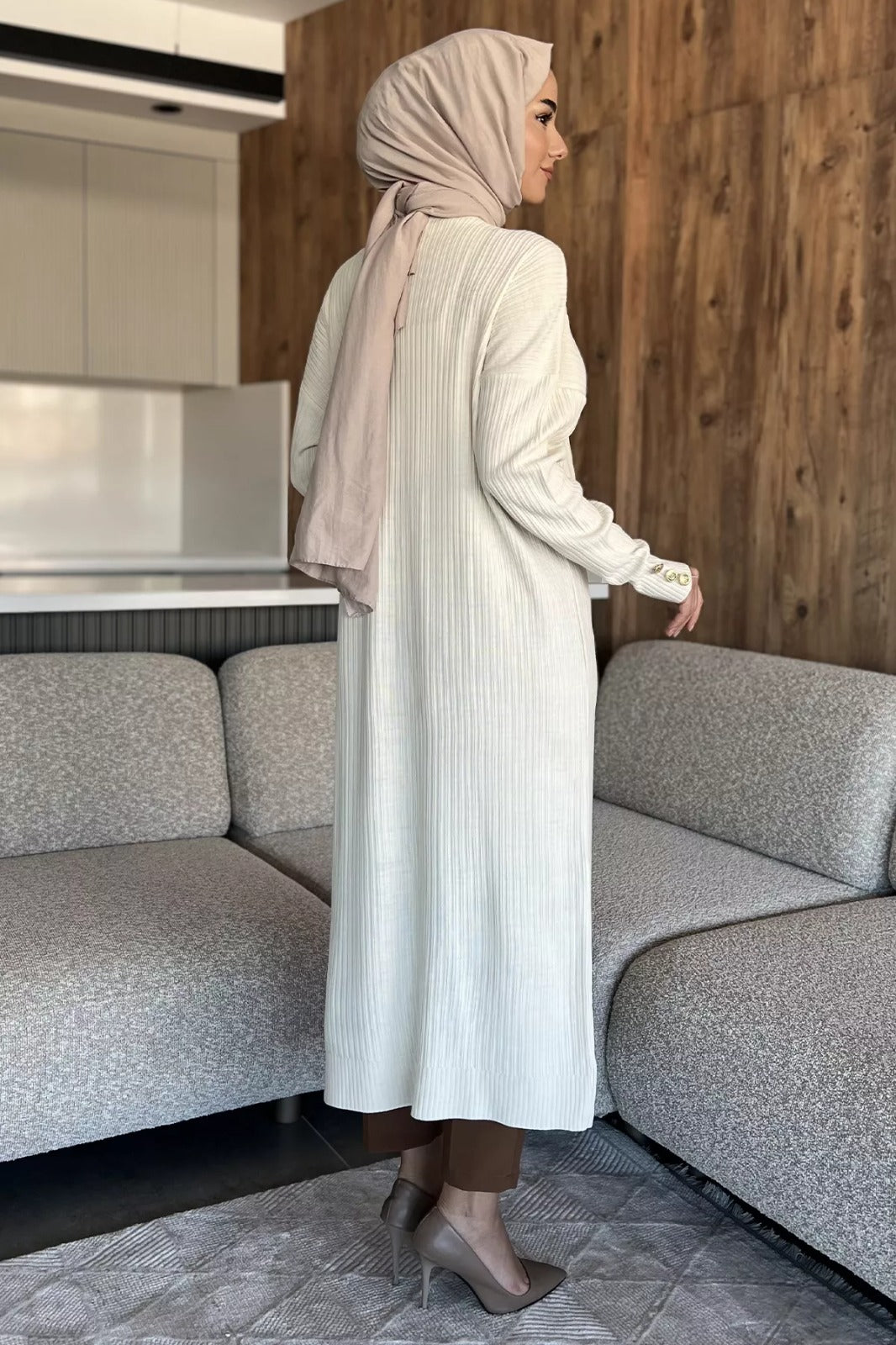 Gold Düğmeli Kendinden Çizgi Desenli Tesettür Triko Hırka