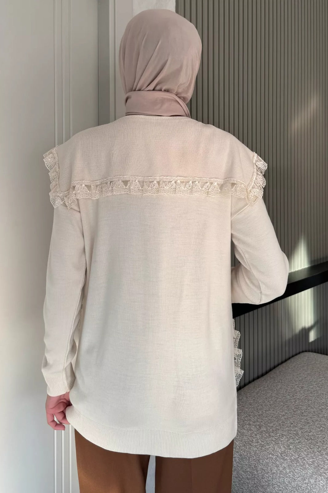 Papatya Figürlü Fistolu Tesettür Triko Hırka