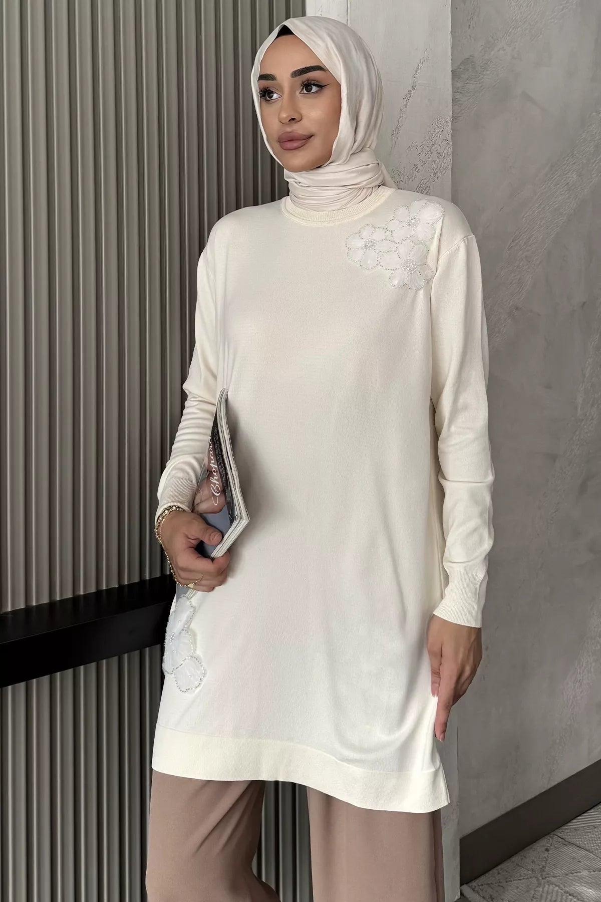 Bisiklet Yaka Çiçek Figürlü Tesettür Triko Tunik