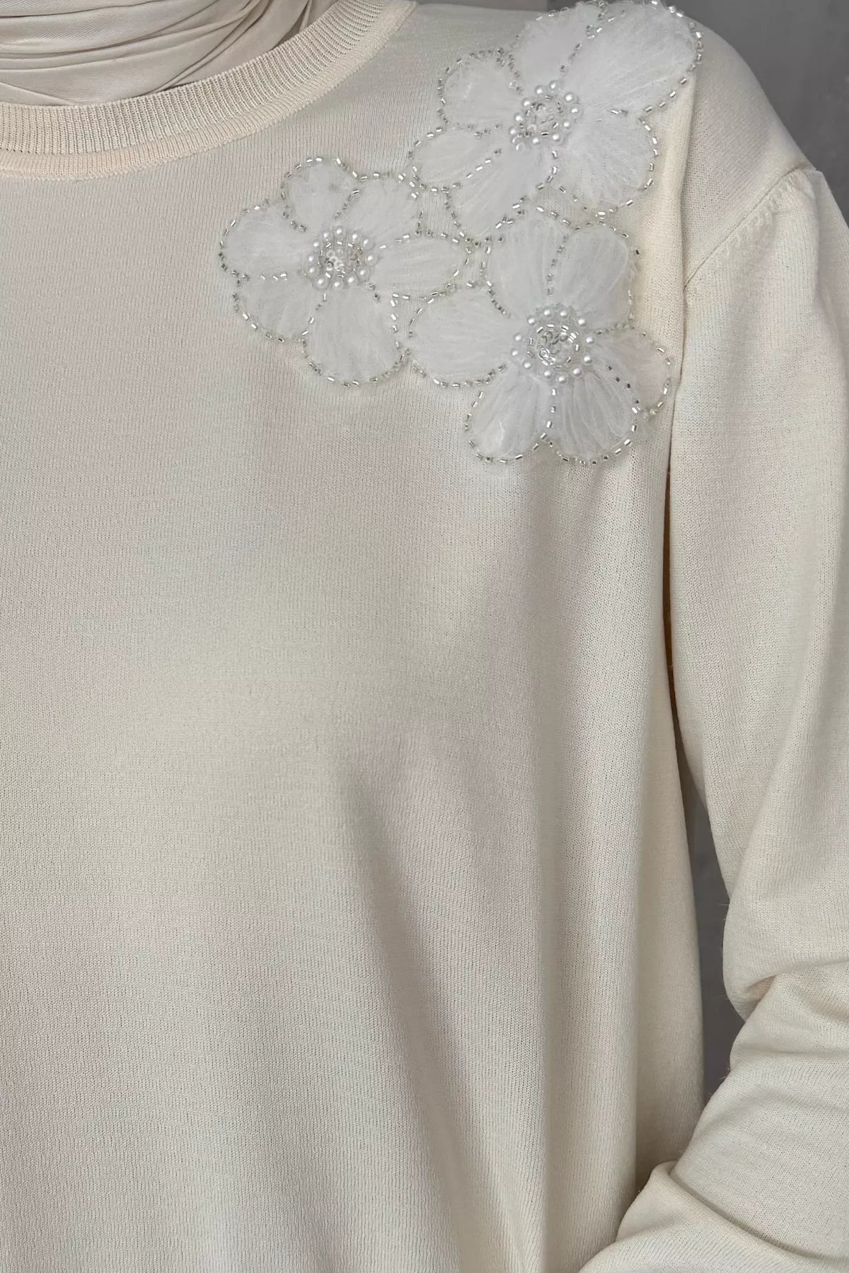 Bisiklet Yaka Çiçek Figürlü Tesettür Triko Tunik