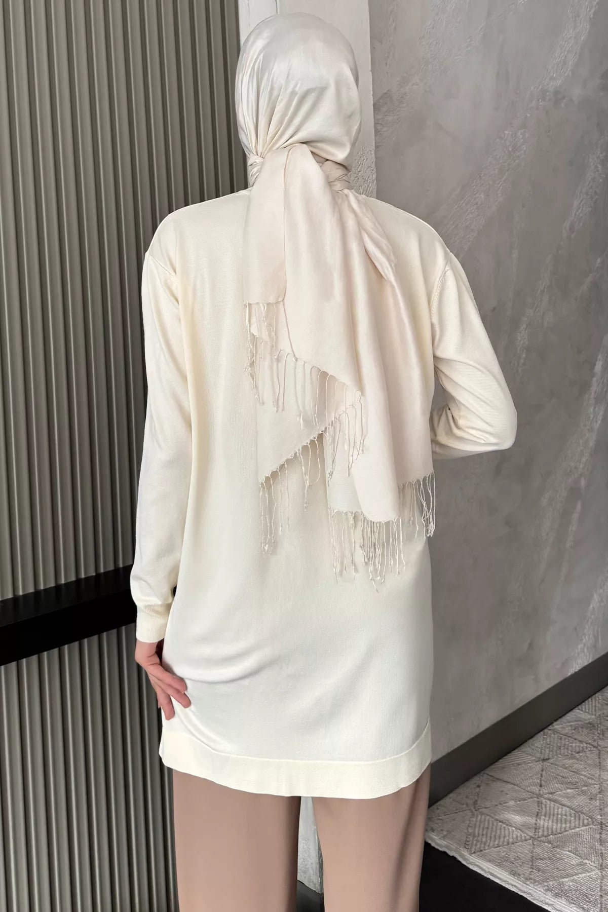 Bisiklet Yaka Çiçek Figürlü Tesettür Triko Tunik