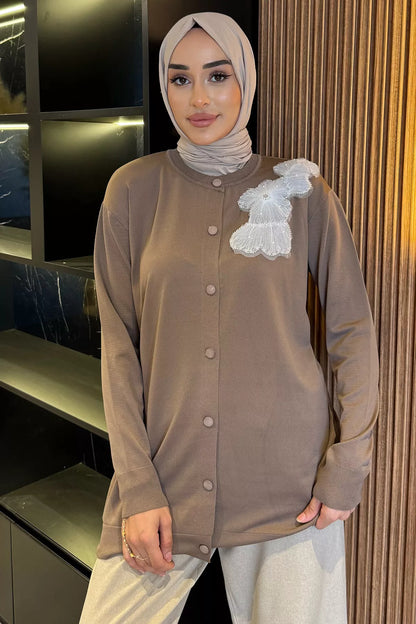 Çiçek Figürlü Ön Düğmeli Tesettür Triko Hırka