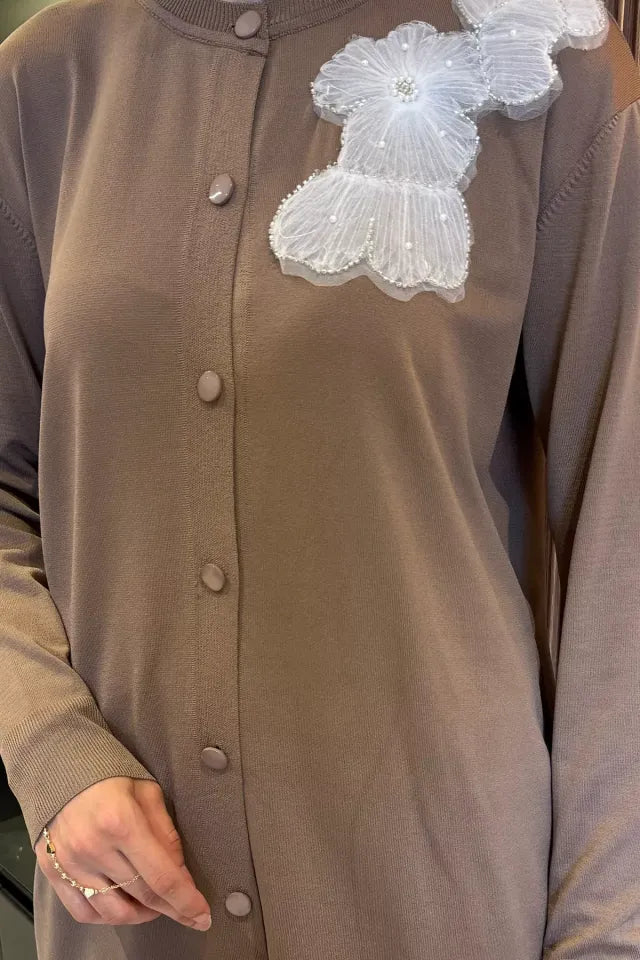 Çiçek Figürlü Ön Düğmeli Tesettür Triko Hırka