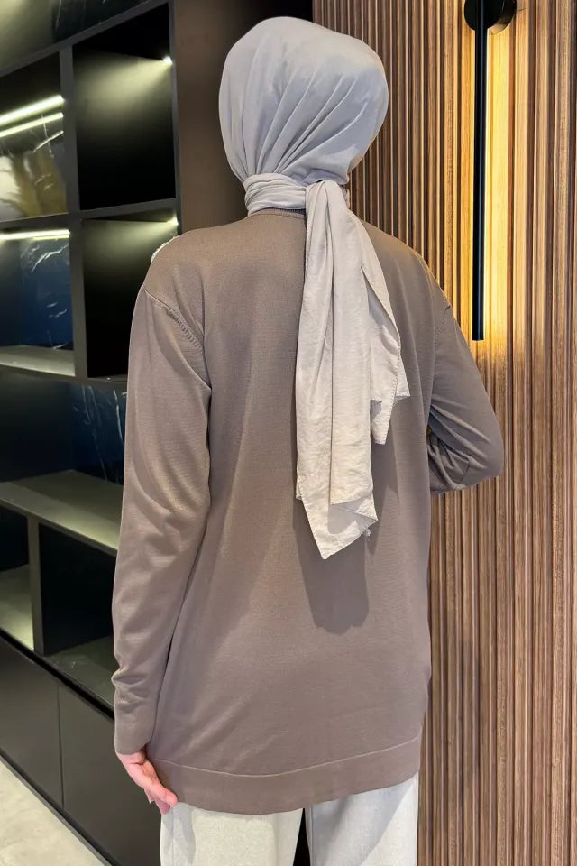 Çiçek Figürlü Ön Düğmeli Tesettür Triko Hırka