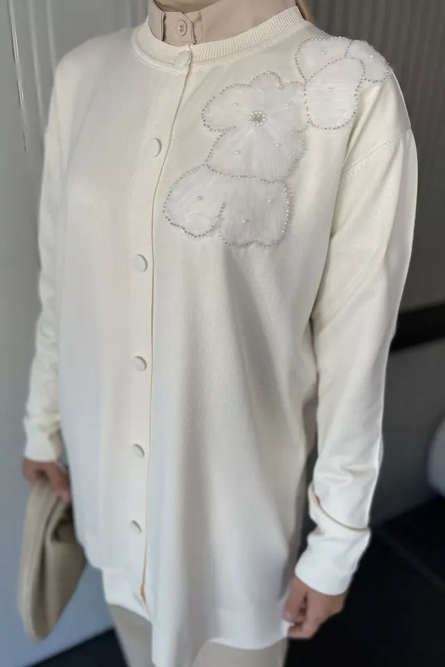 Çiçek Figürlü Ön Düğmeli Tesettür Triko Hırka