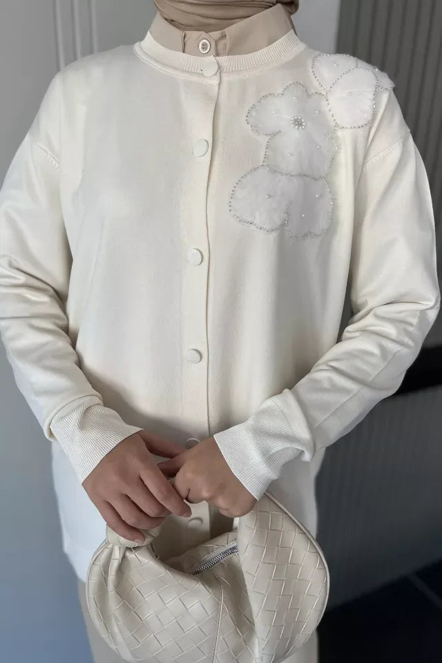 Çiçek Figürlü Ön Düğmeli Tesettür Triko Hırka