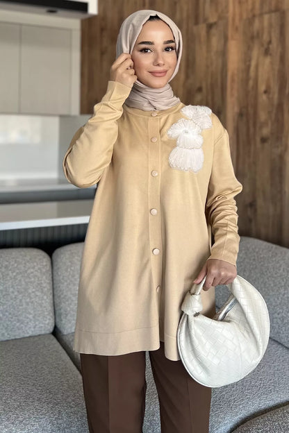 Çiçek Figürlü Ön Düğmeli Tesettür Triko Hırka