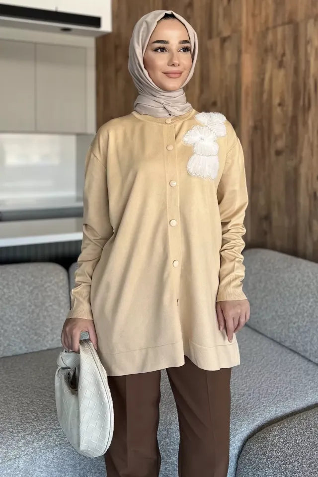Çiçek Figürlü Ön Düğmeli Tesettür Triko Hırka