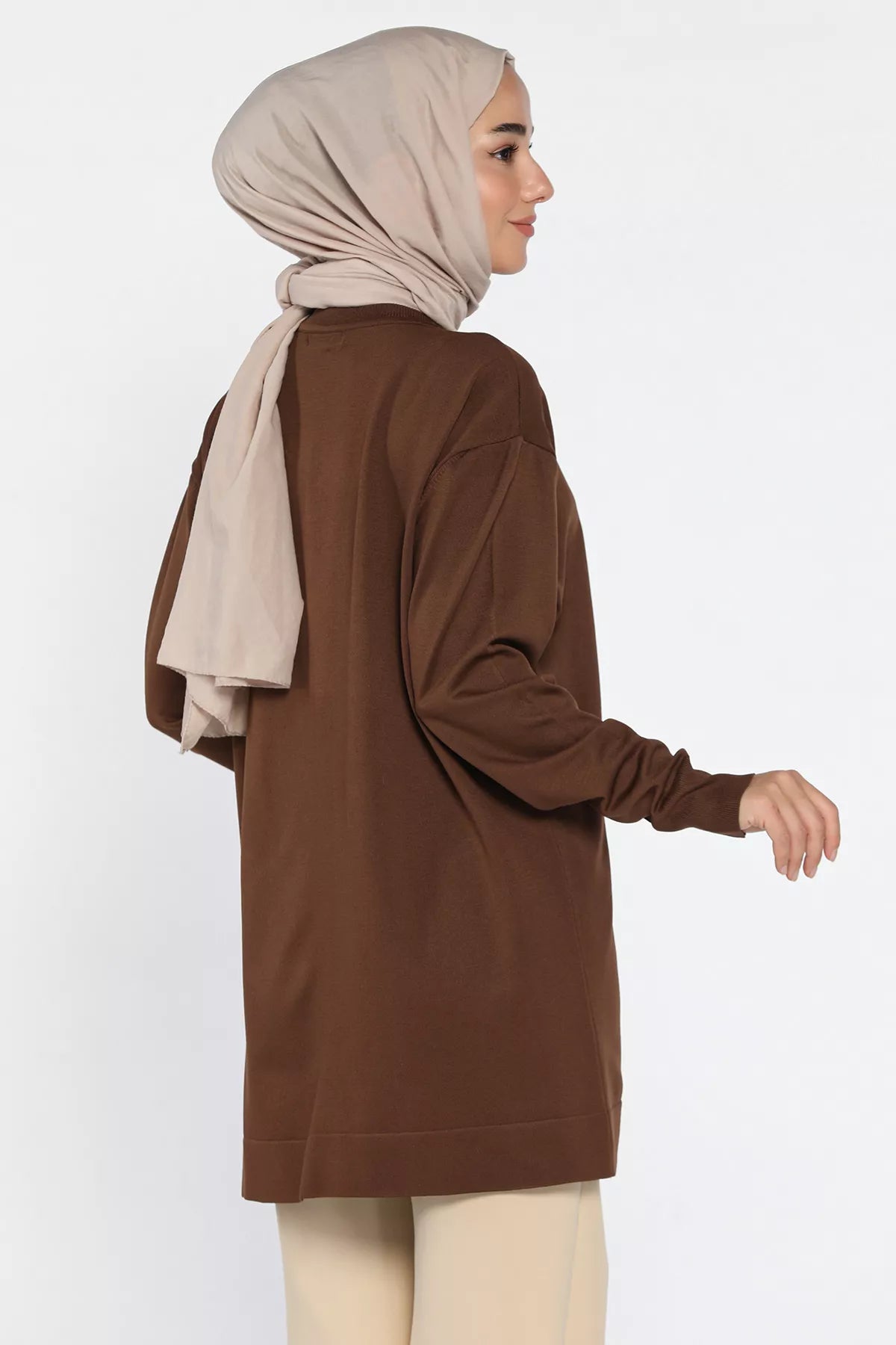 Çiçek Figürlü Ön Düğmeli Tesettür Triko Hırka