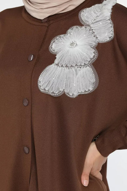 Çiçek Figürlü Ön Düğmeli Tesettür Triko Hırka
