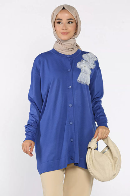 Çiçek Figürlü Ön Düğmeli Tesettür Triko Hırka