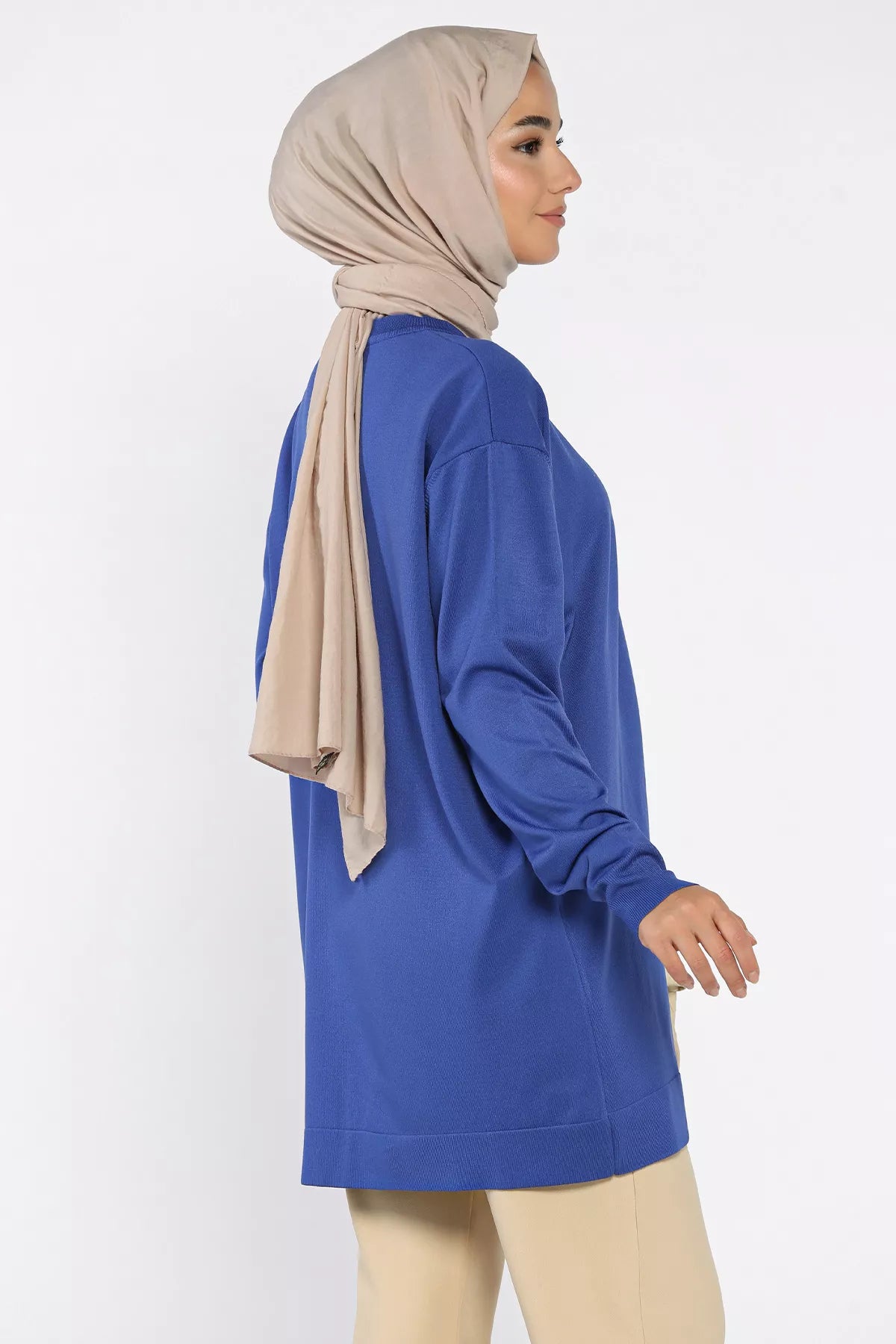 Çiçek Figürlü Ön Düğmeli Tesettür Triko Hırka