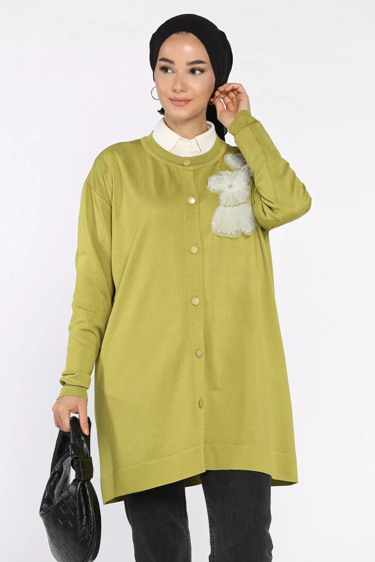 Çiçek Figürlü Ön Düğmeli Tesettür Triko Hırka