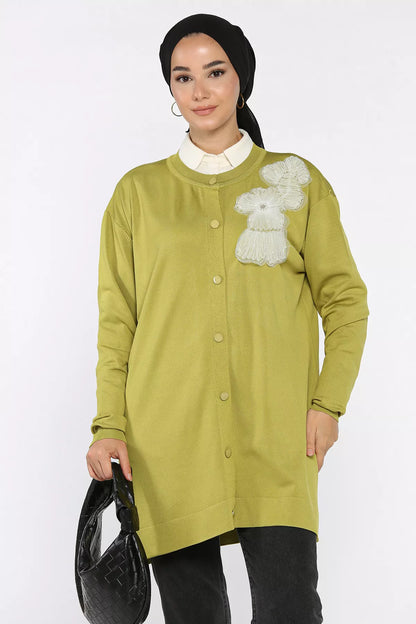 Çiçek Figürlü Ön Düğmeli Tesettür Triko Hırka