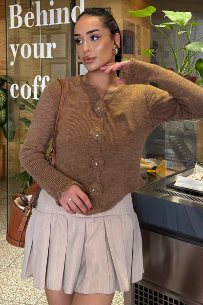 Çiçek Düğme Detaylı Triko Hırka