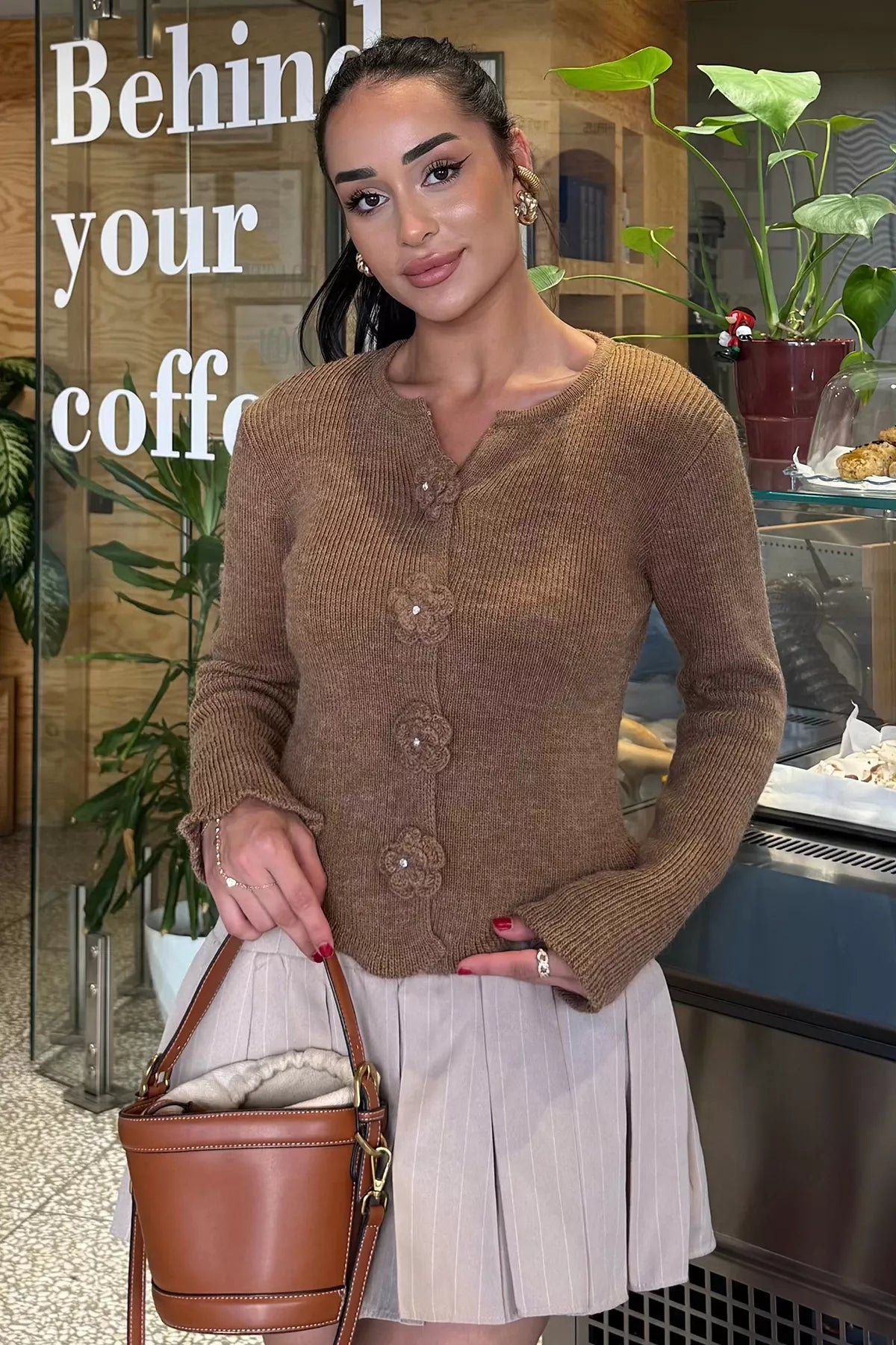 Çiçek Düğme Detaylı Triko Hırka