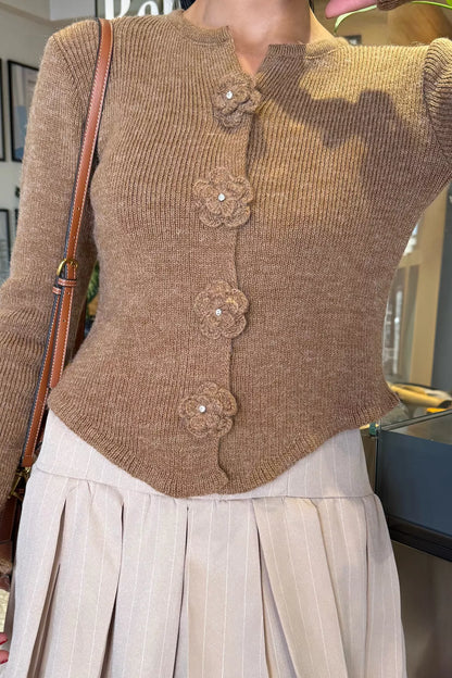 Çiçek Düğme Detaylı Triko Hırka