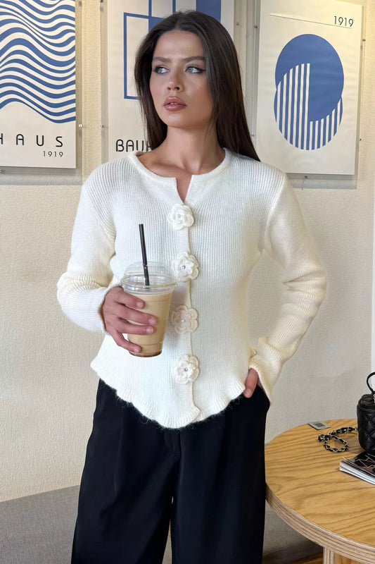 Çiçek Düğme Detaylı Triko Hırka