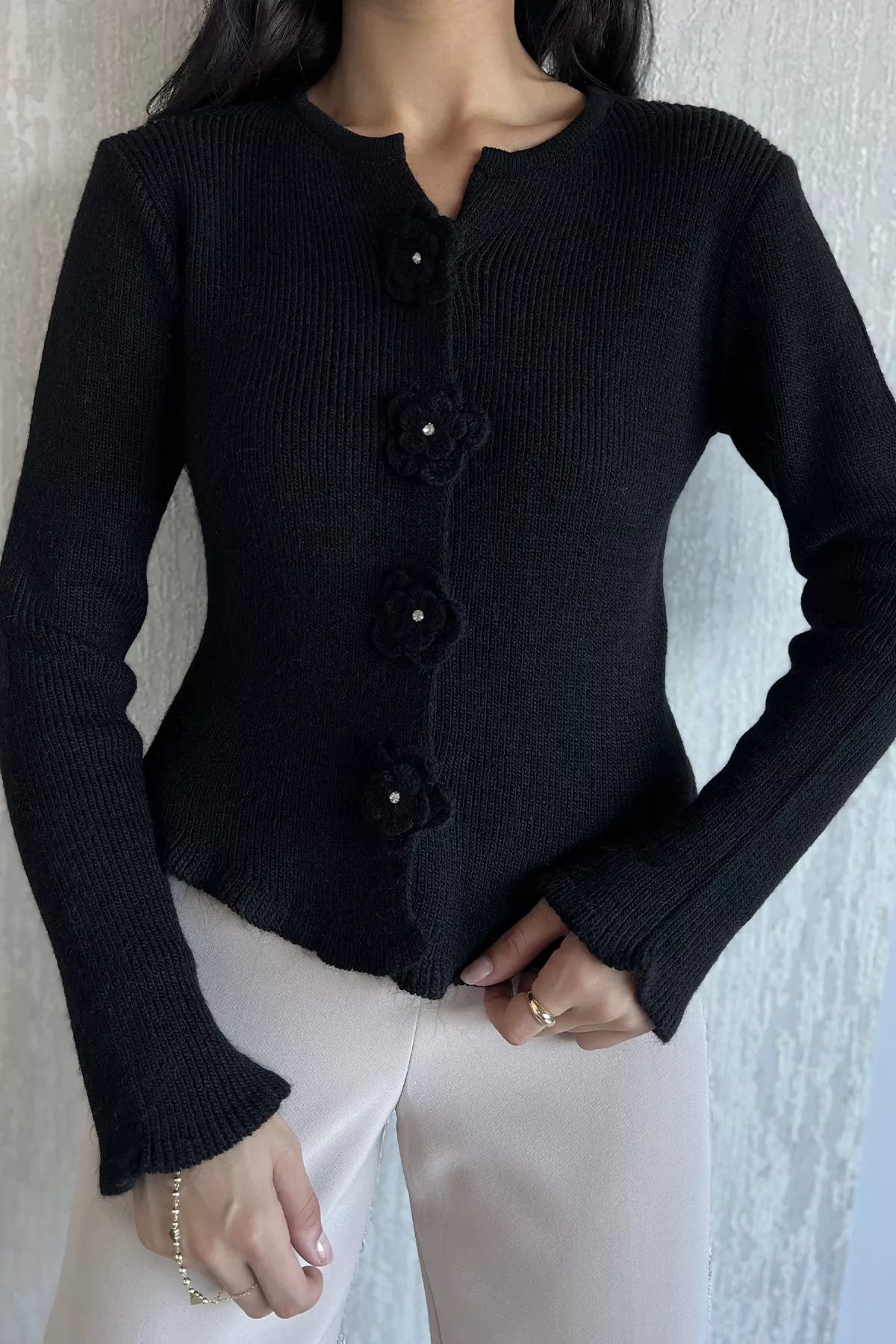 Çiçek Düğme Detaylı Triko Hırka