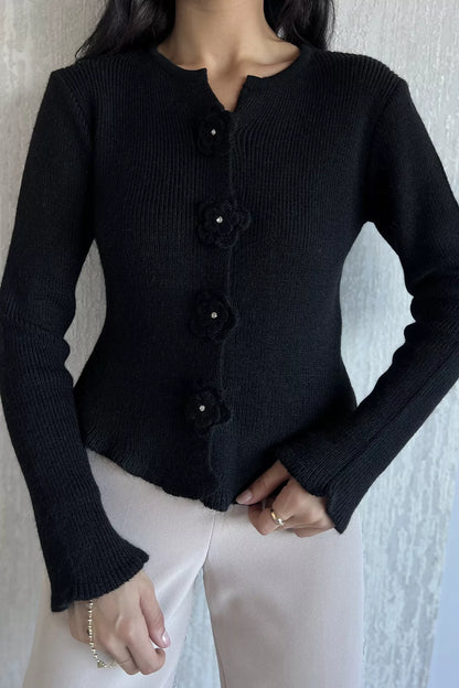 Çiçek Düğme Detaylı Triko Hırka