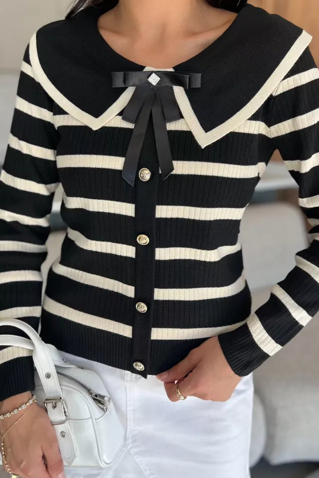 Fiyonklu Sahte Düğmeli Triko Bluz