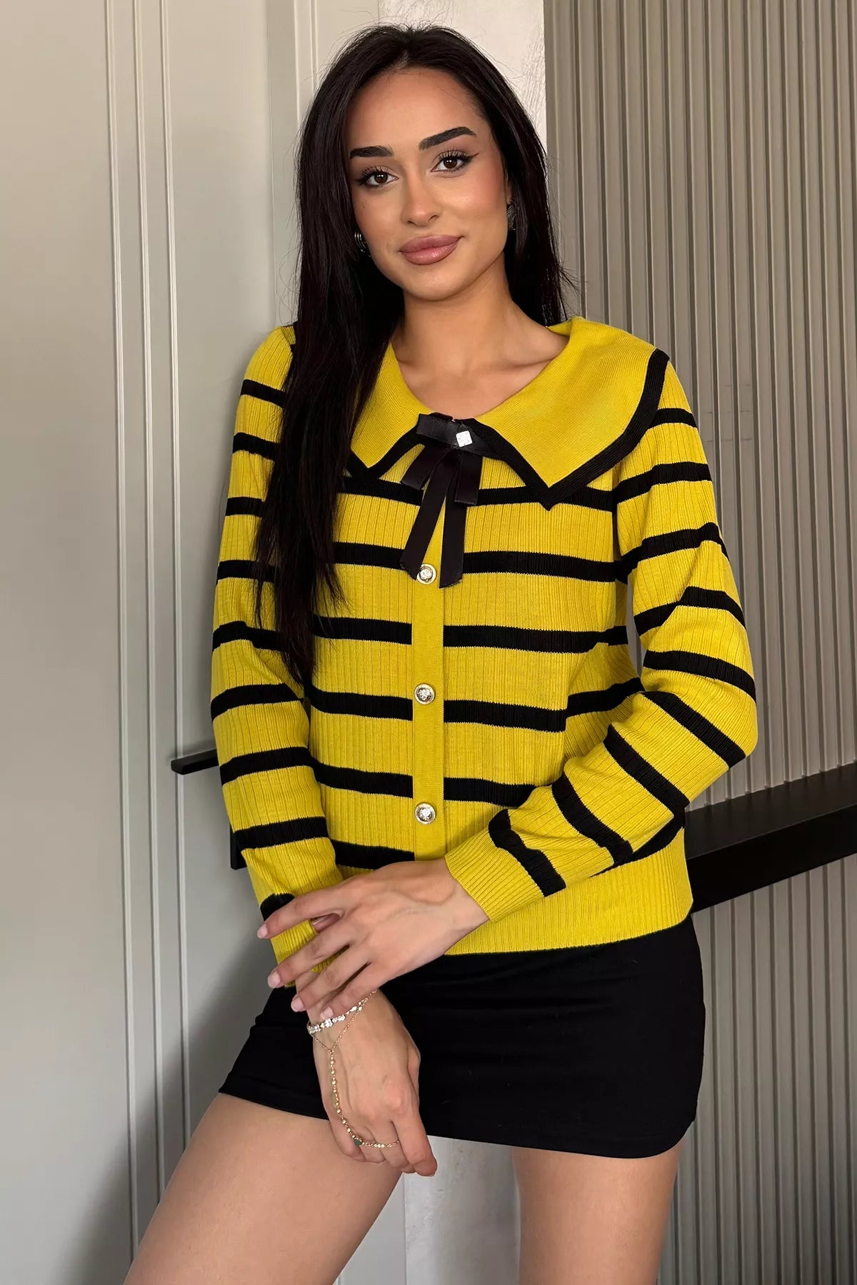 Fiyonklu Sahte Düğmeli Triko Bluz