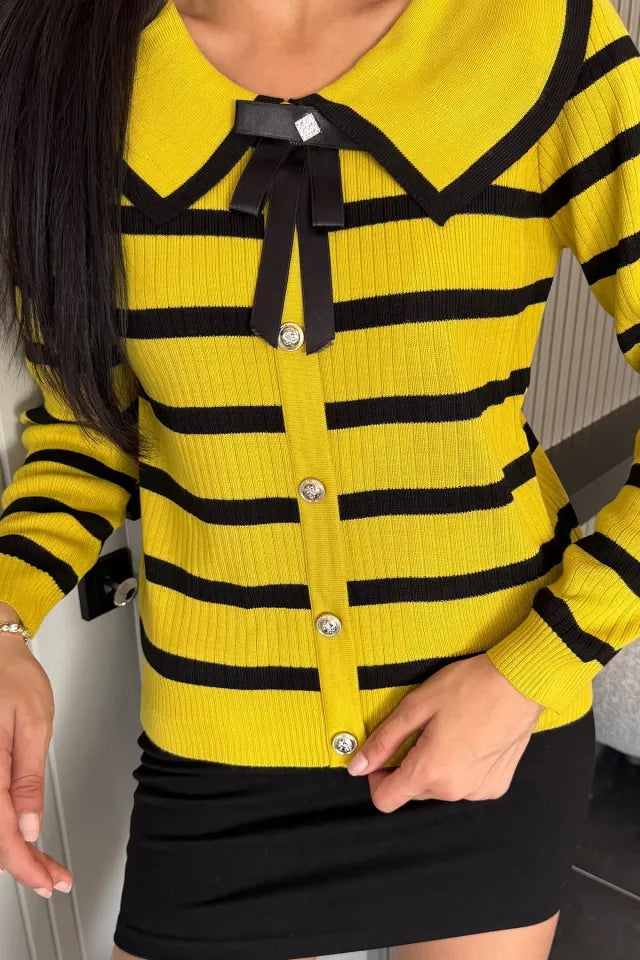 Fiyonklu Sahte Düğmeli Triko Bluz