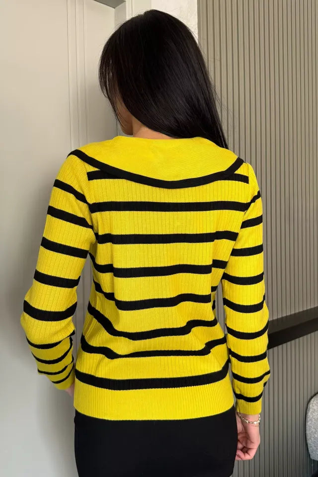 Fiyonklu Sahte Düğmeli Triko Bluz