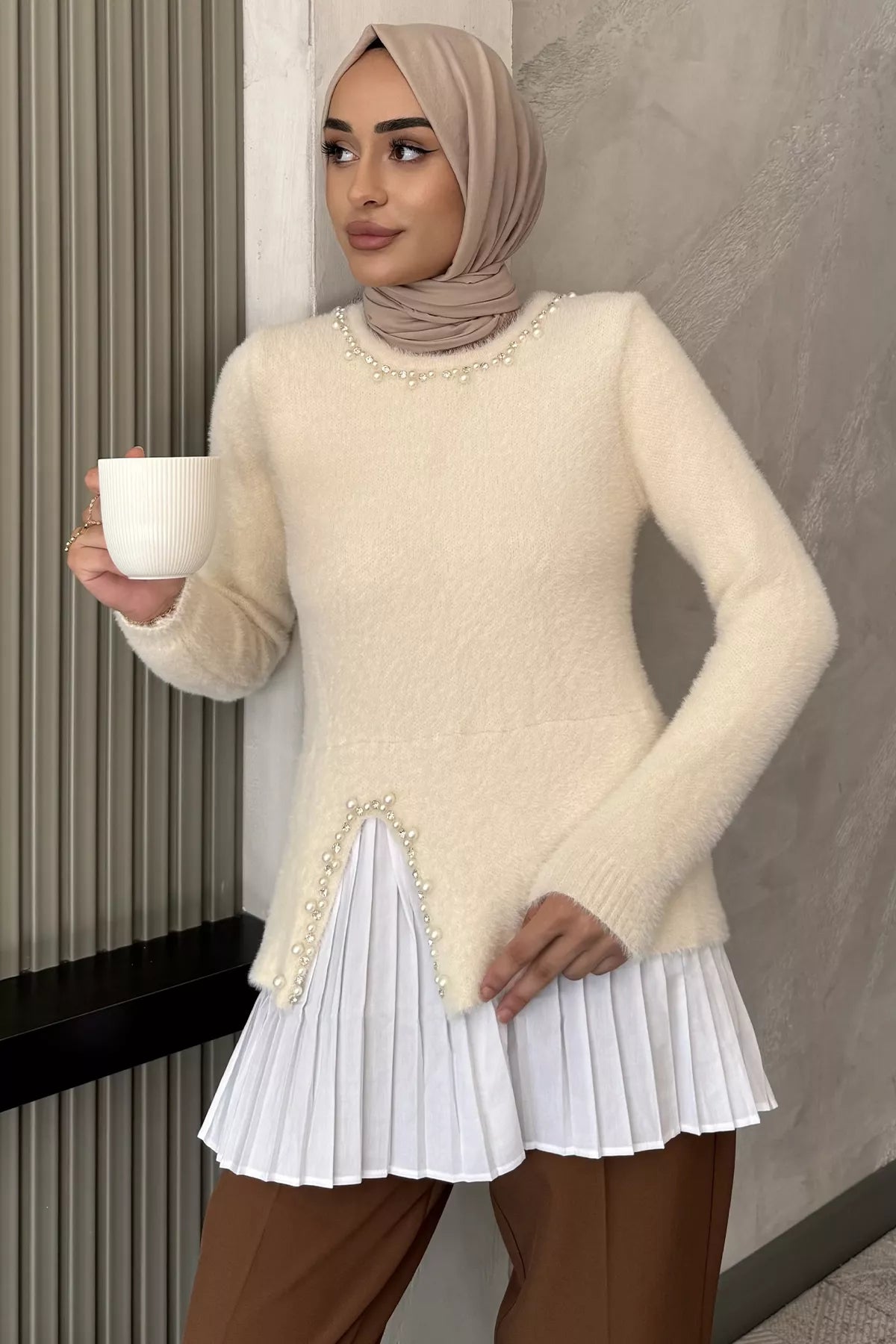 İnci Ve Taş İşlemeli Garnili Yumoş Tesettür Triko Kazak