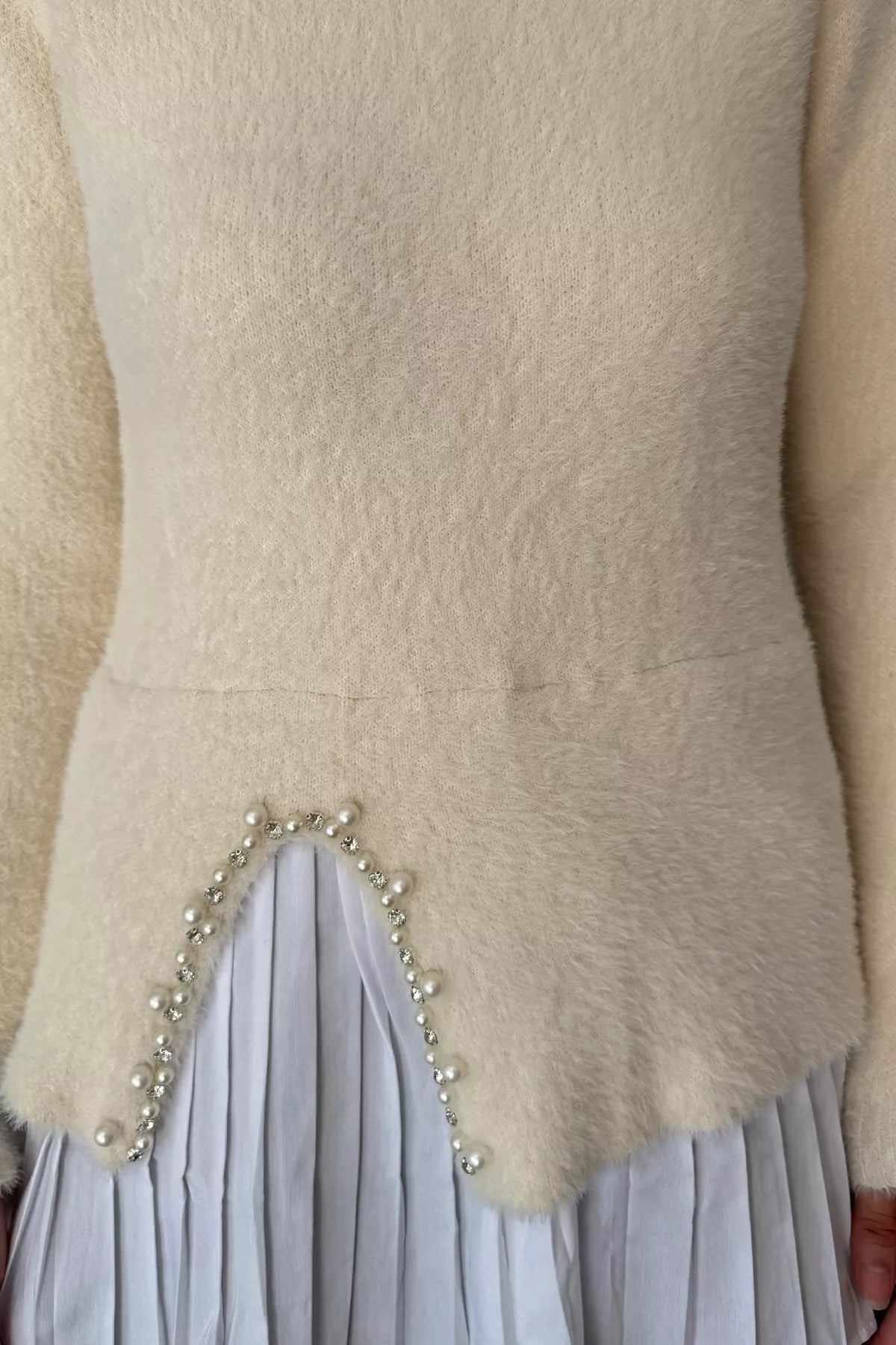 İnci Ve Taş İşlemeli Garnili Yumoş Tesettür Triko Kazak