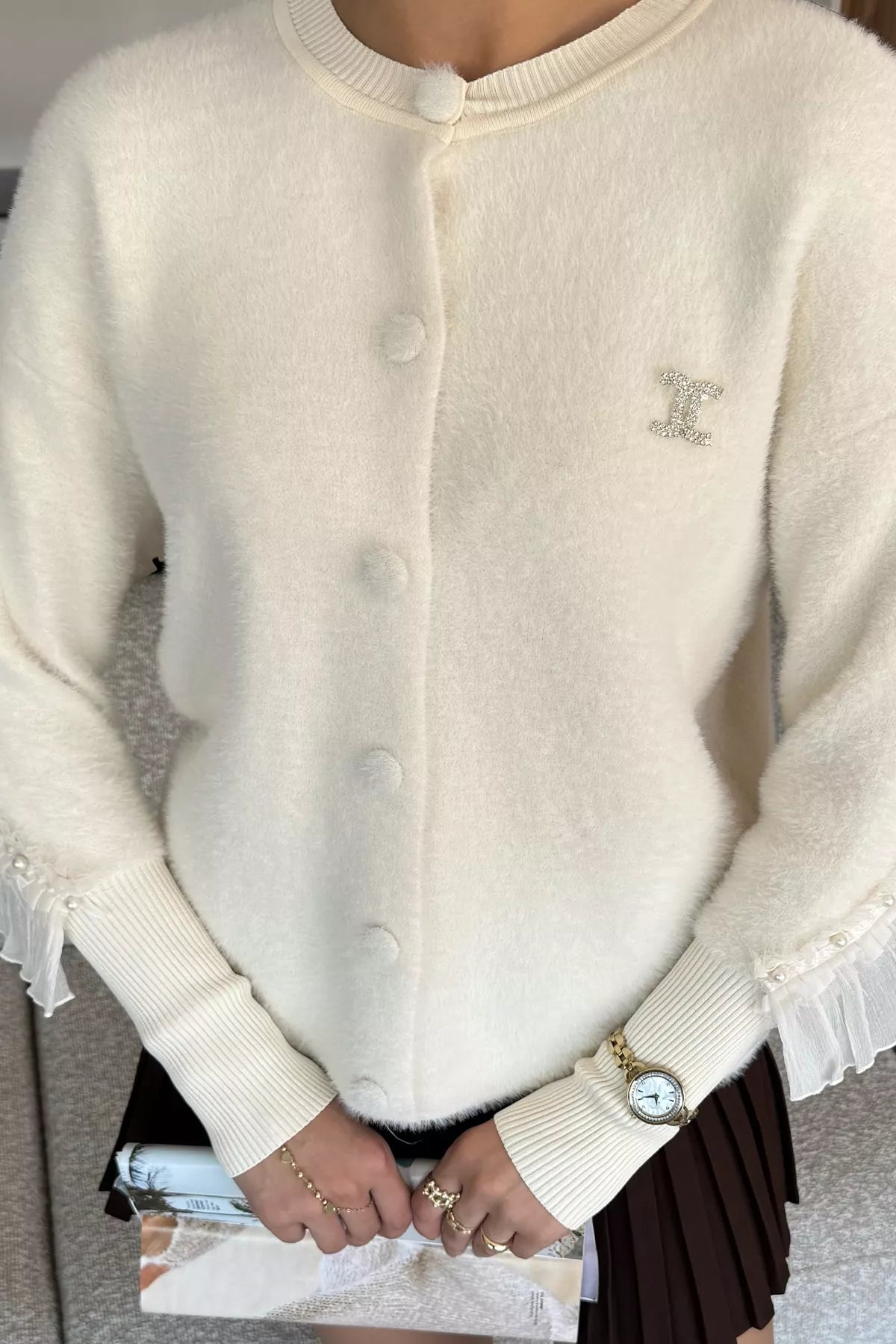 Kadın Broş Detaylı Sırt Fistolu Yumoş Triko Ceket