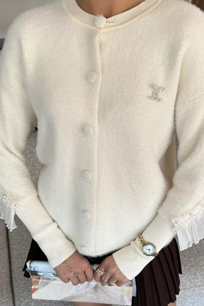 Kadın Broş Detaylı Sırt Fistolu Yumoş Triko Ceket