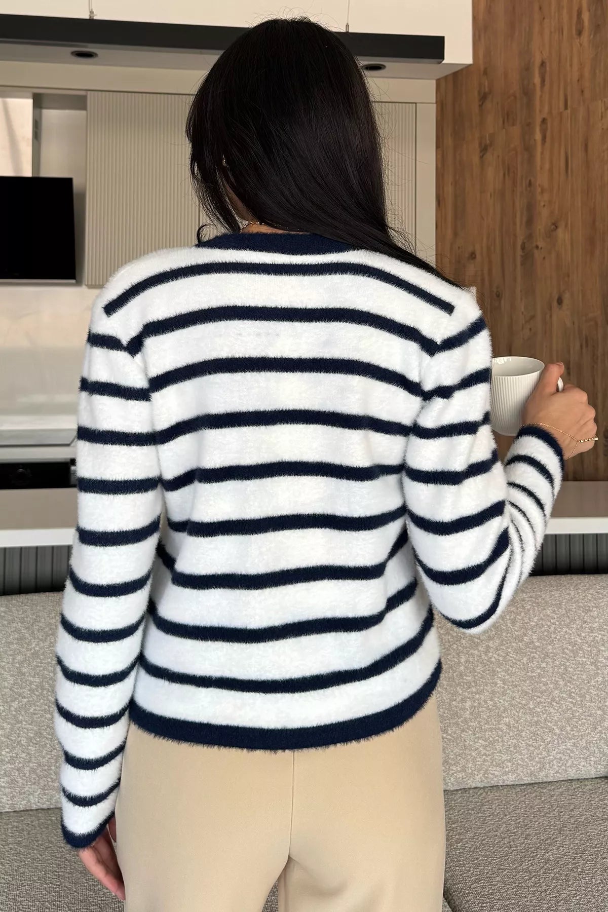 Kadın Çizgi Desenli Gold Düğmeli Yumoş Triko Ceket