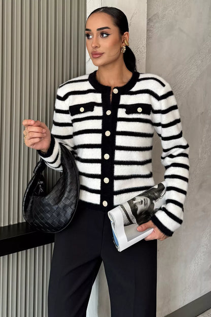 Kadın Çizgi Desenli Gold Düğmeli Yumoş Triko Ceket