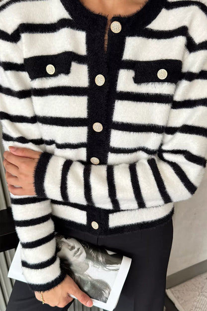 Kadın Çizgi Desenli Gold Düğmeli Yumoş Triko Ceket
