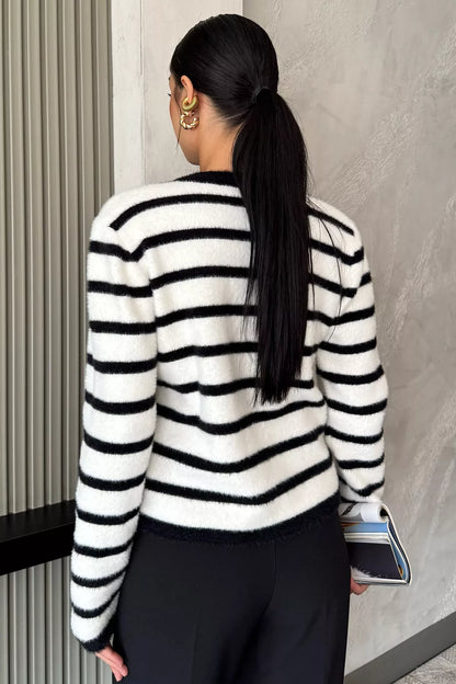 Kadın Çizgi Desenli Gold Düğmeli Yumoş Triko Ceket