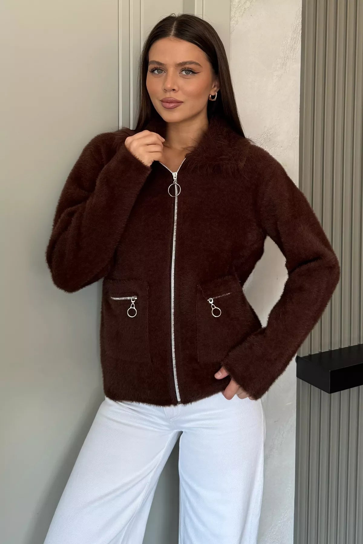 Kadın Peluş Yaka Çift Cepli Yumoş Triko Ceket