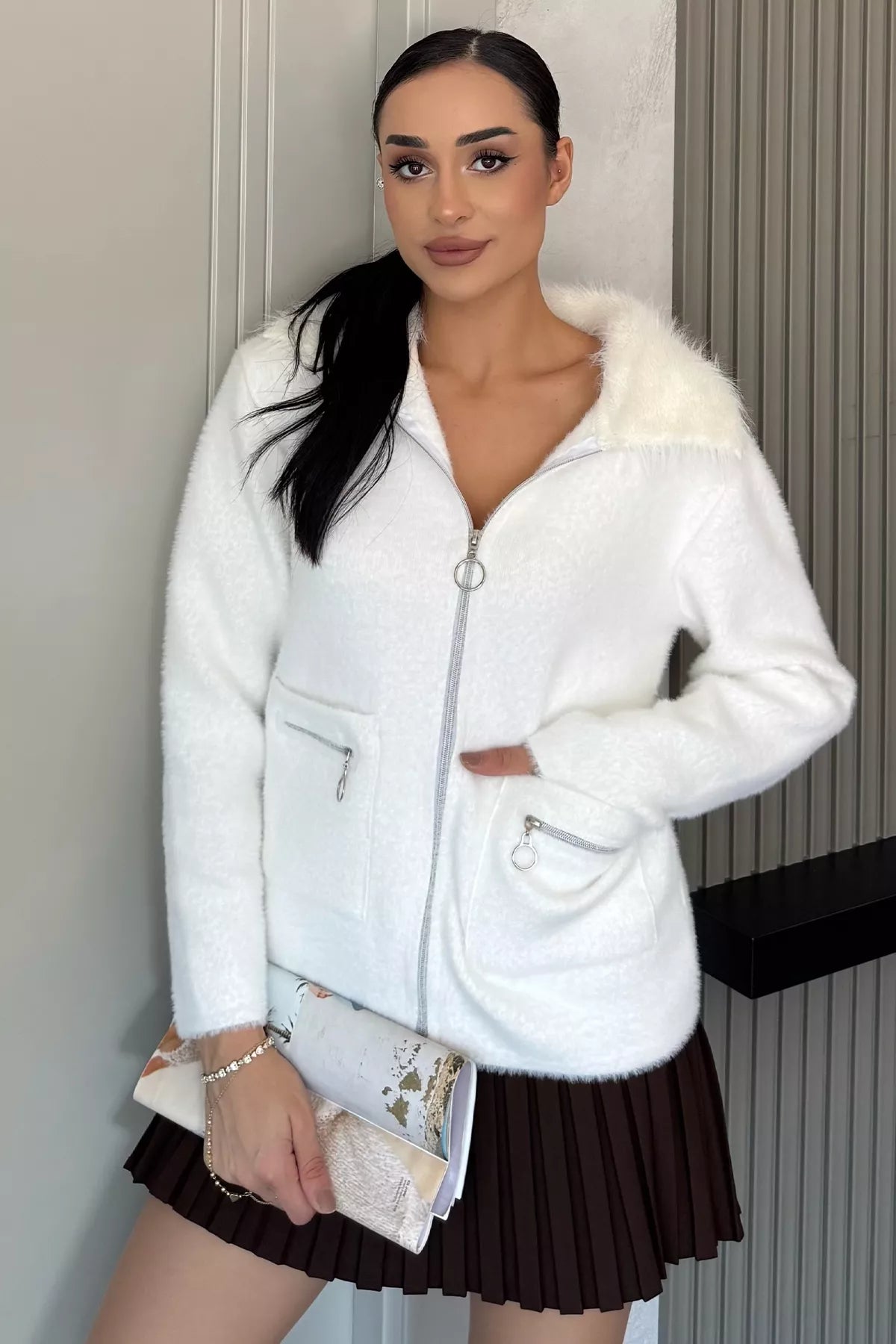 Kadın Peluş Yaka Çift Cepli Yumoş Triko Ceket