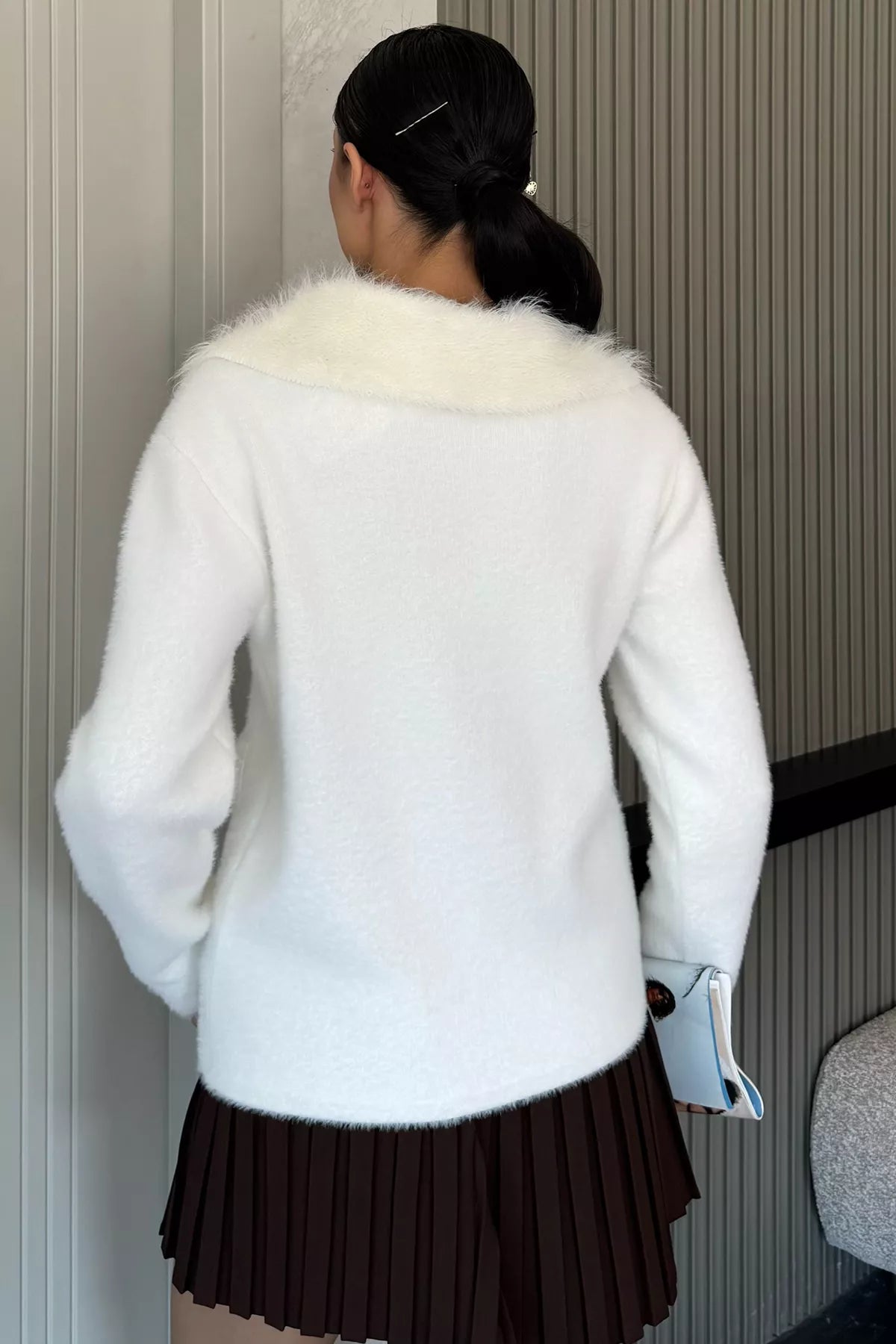 Kadın Peluş Yaka Çift Cepli Yumoş Triko Ceket