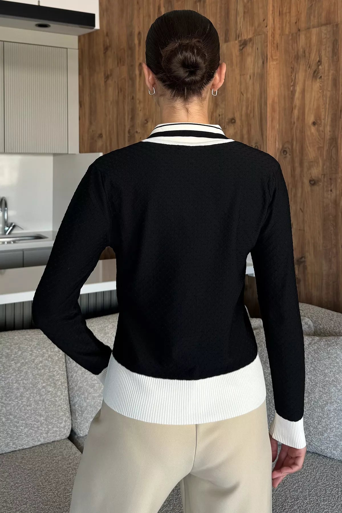 Kadın Polo Yaka İncili Düğme Detaylı Triko Hırka