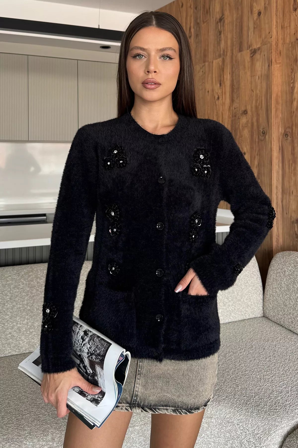 Kadın Pul İşlemeli Yumoş İplik Triko Ceket