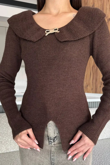 Ön Broşlu Bel Yırtmaçlı Triko Bluz