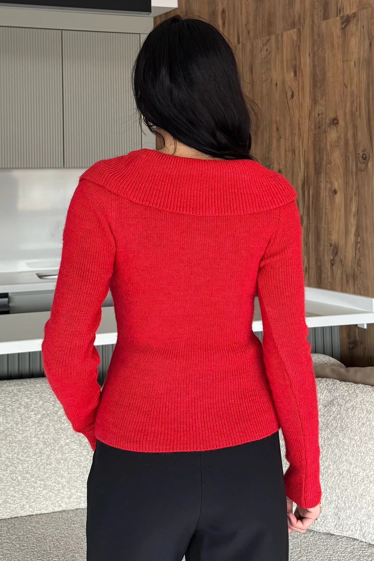 Ön Broşlu Bel Yırtmaçlı Triko Bluz